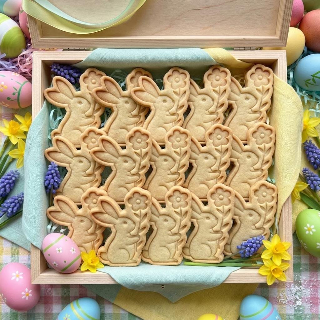Bunny With Floral Easter Cookie Cutter Stamp, Easter Day Gifts, Bunny Cutter, Easter Baking, Rabbit Easter Cookie, Rabbit Clay Cutter